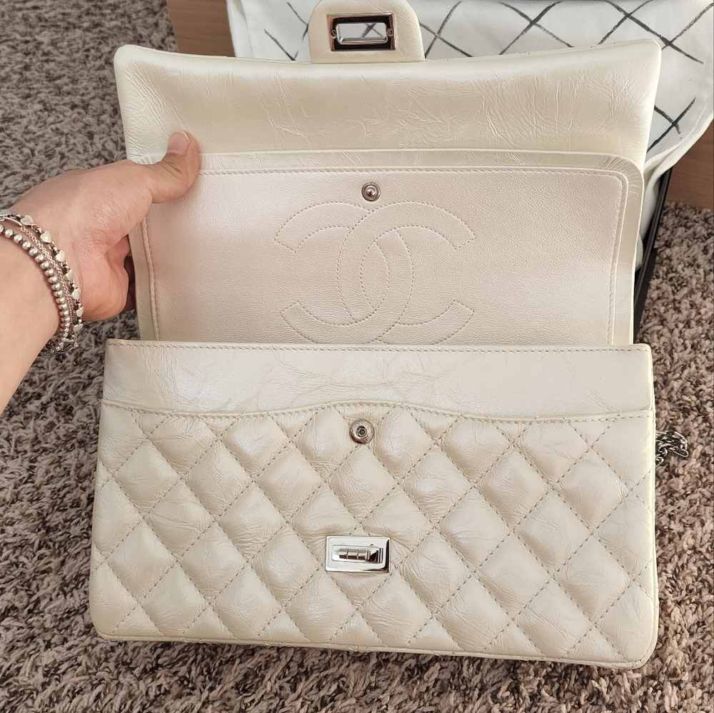 Chanel 2.55 226 bag - Picture 7 of 15
